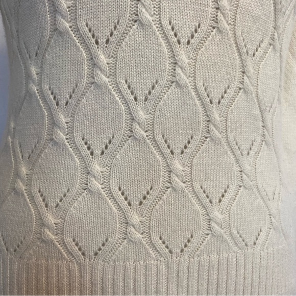 Pure cashmere ivory vneck sweater - Picture 6 of 9